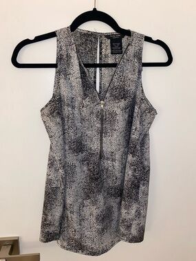LOFT Black & White Printed Zip Front Sleeveless Blouse